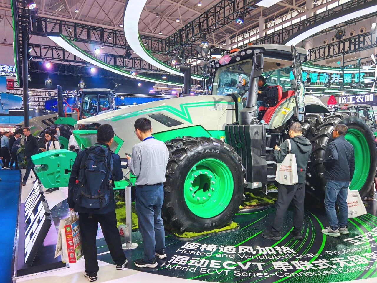 临工农机重磅亮相2025中国国际农业机械展览会