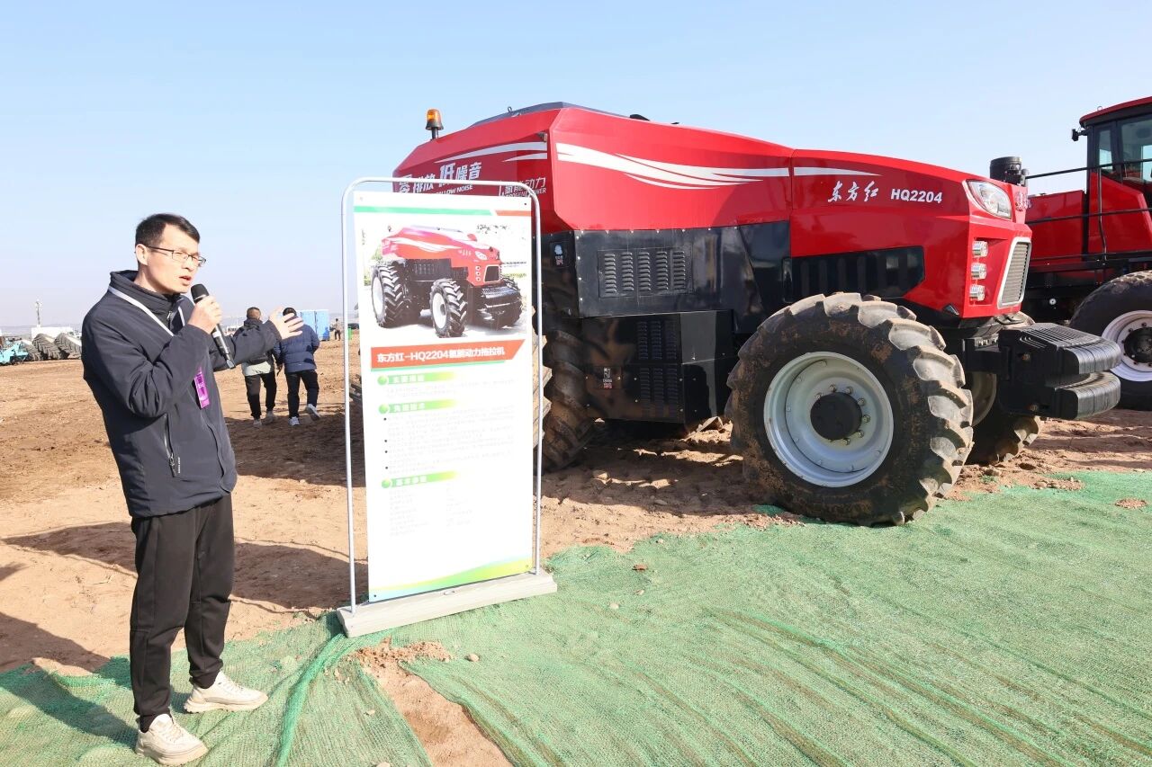 东方红新能源农机解决方案亮相杨凌演示会